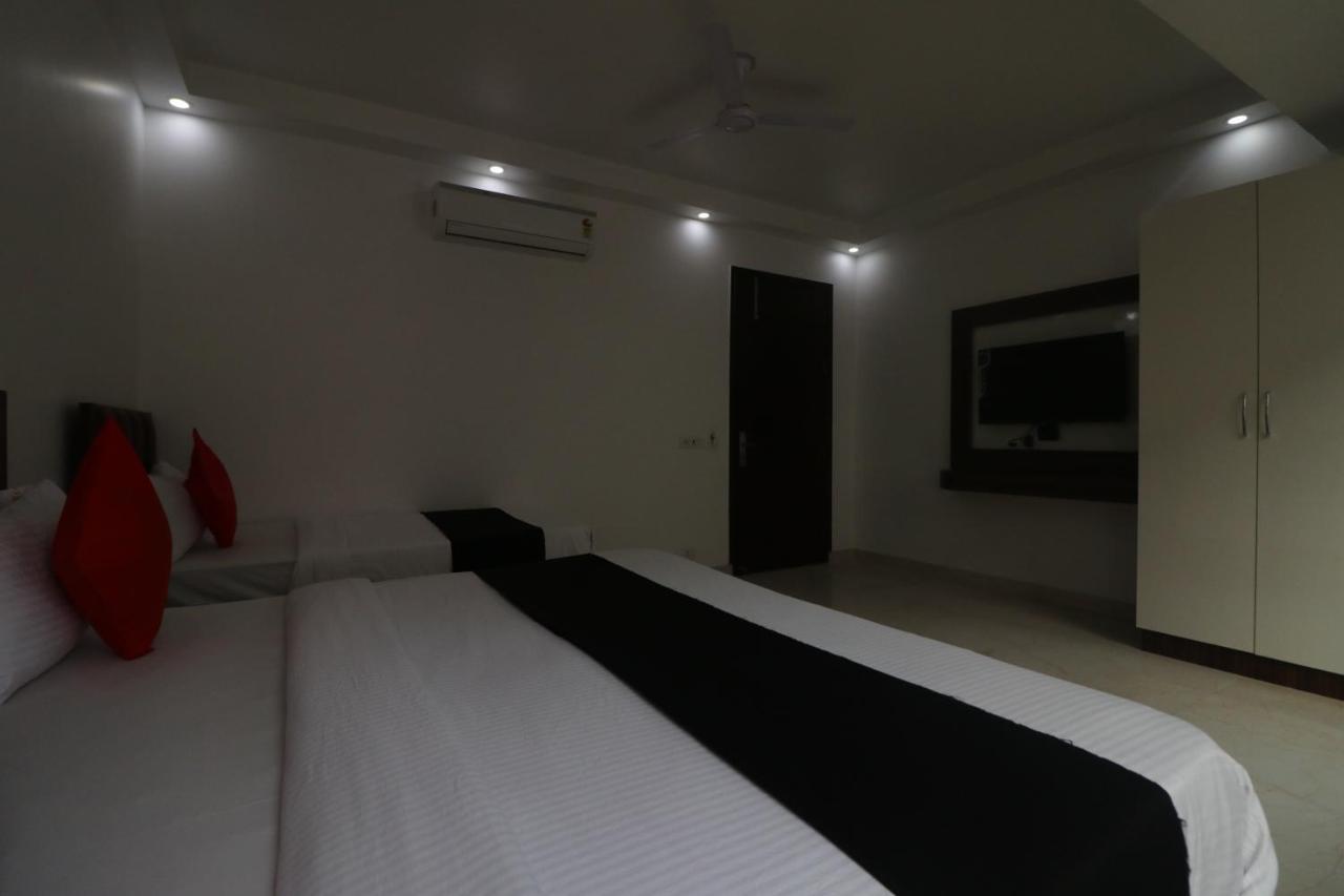 Hotel King Plaza New Delhi Exteriör bild