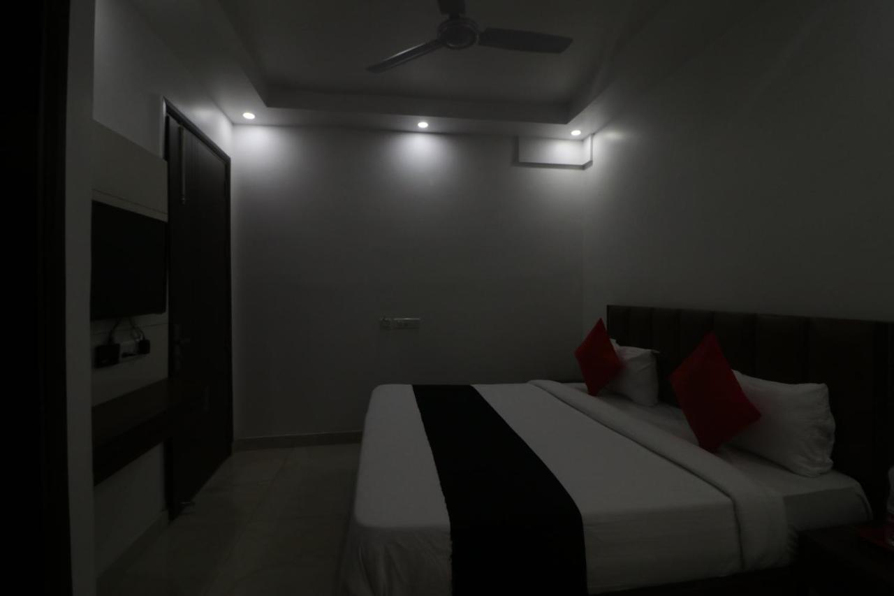 Hotel King Plaza New Delhi Exteriör bild