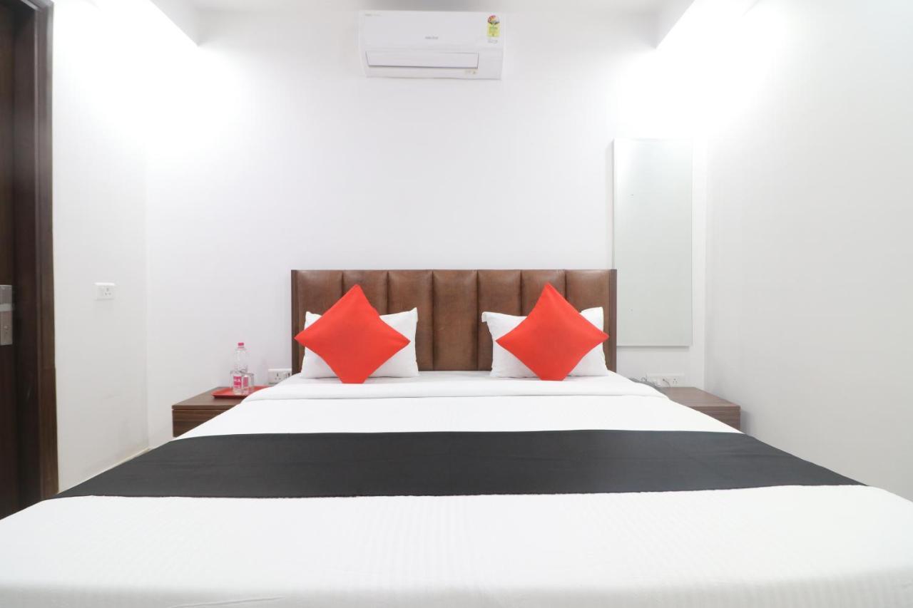 Hotel King Plaza New Delhi Exteriör bild