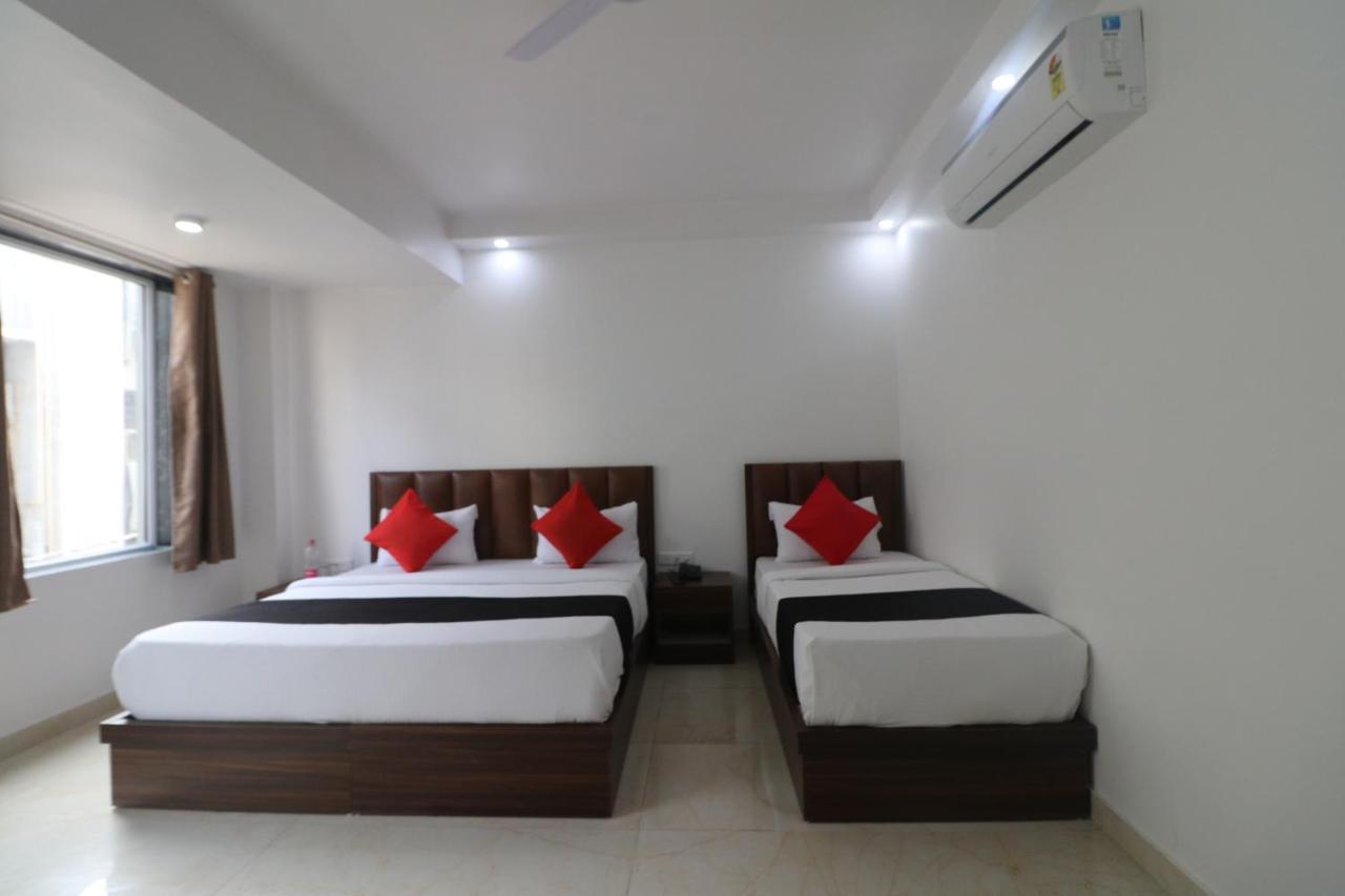 Hotel King Plaza New Delhi Exteriör bild