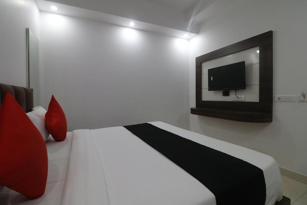 Hotel King Plaza New Delhi Exteriör bild